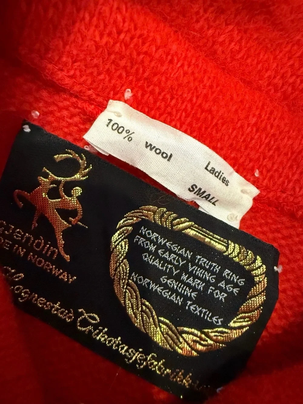 Red vintage Norwegian wool sweater! S
